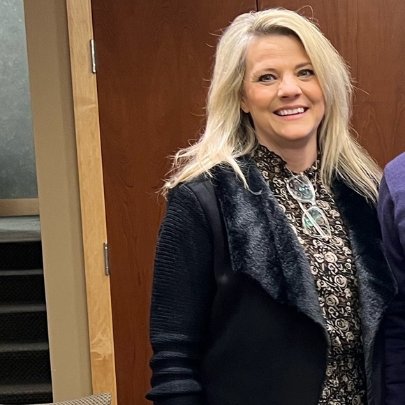 Meet your Posher, Kristy - Picture 2 of 2